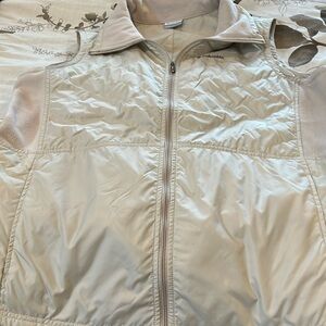 Woman’s Columbia off white vest